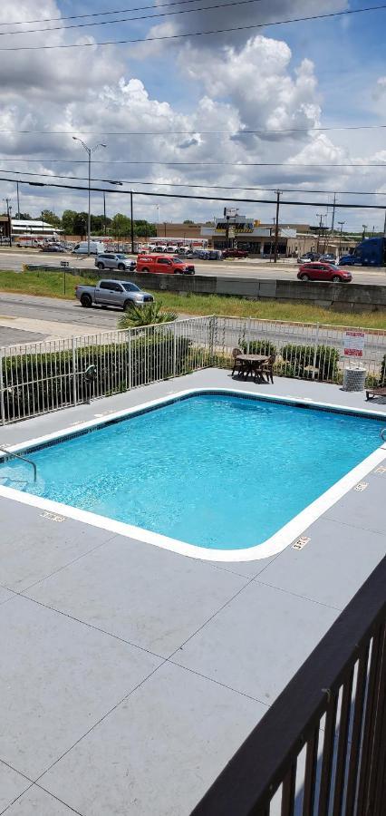 Econo Lodge San Antonio